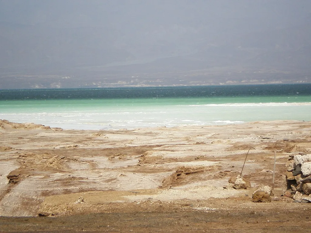 Djibouti Tours offers trips and tour packages in the Horn of Africa. Specialized in Djibouti. Vist Lake Abbe and Lake Assal.